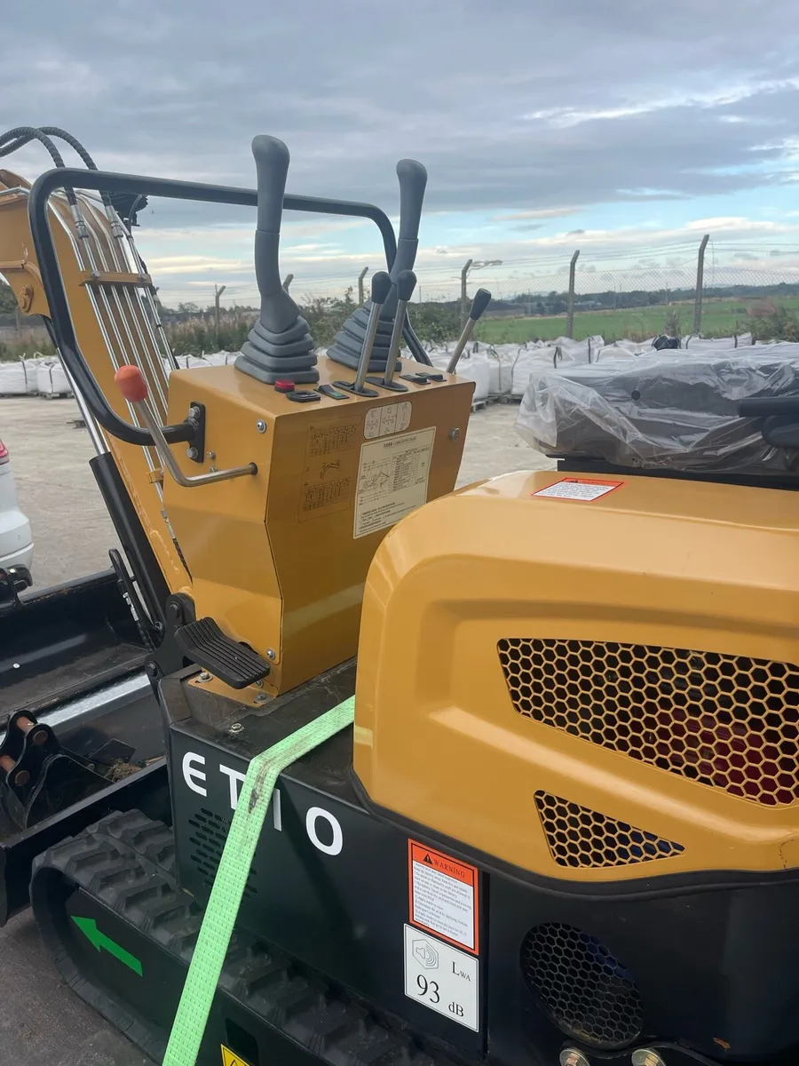 1 ton digger and plant trailer - Image 3