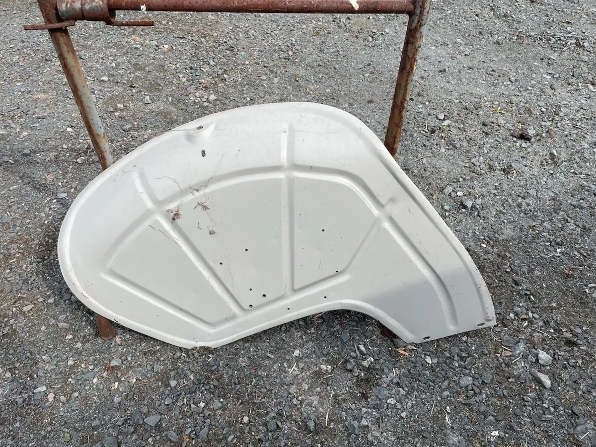 David Brown Implematic Mudguards - Image 1
