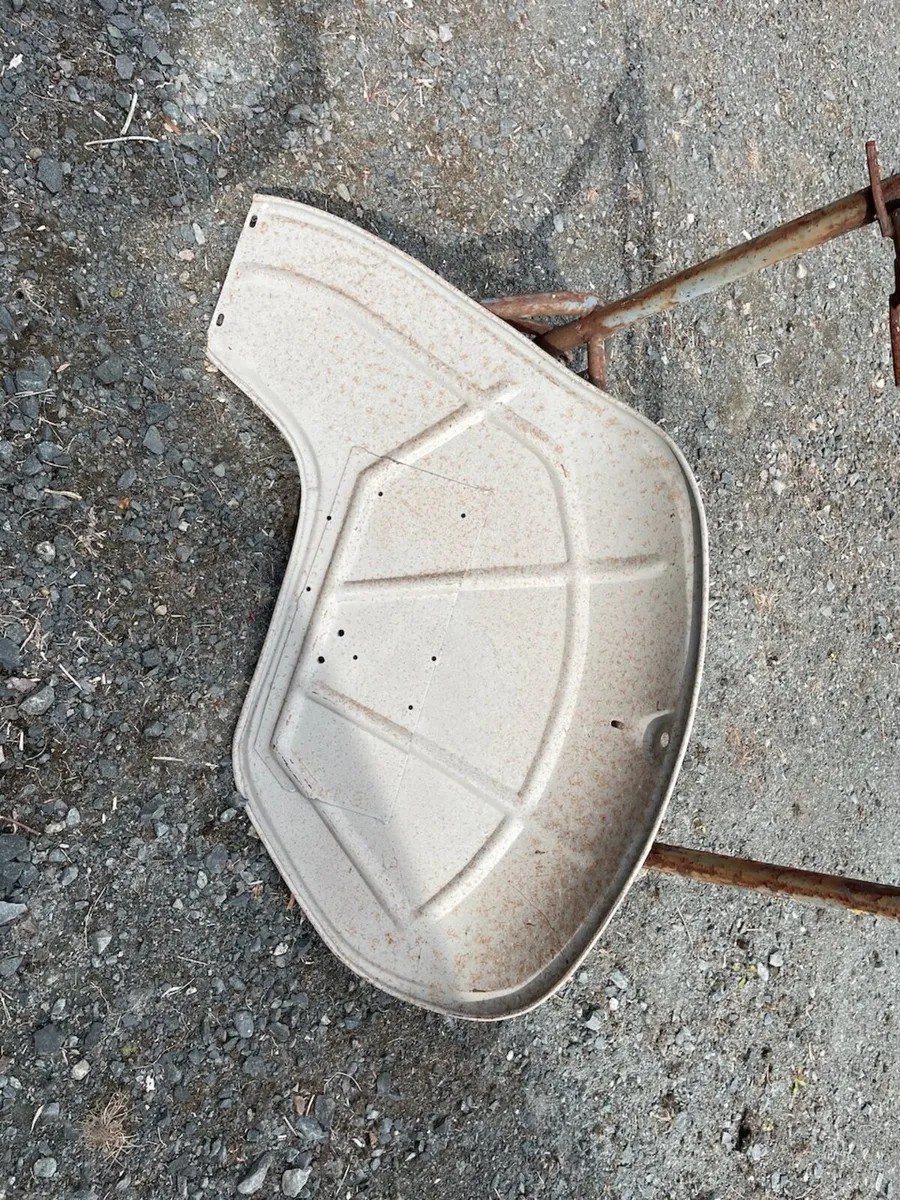 David Brown Implematic Mudguards - Image 2
