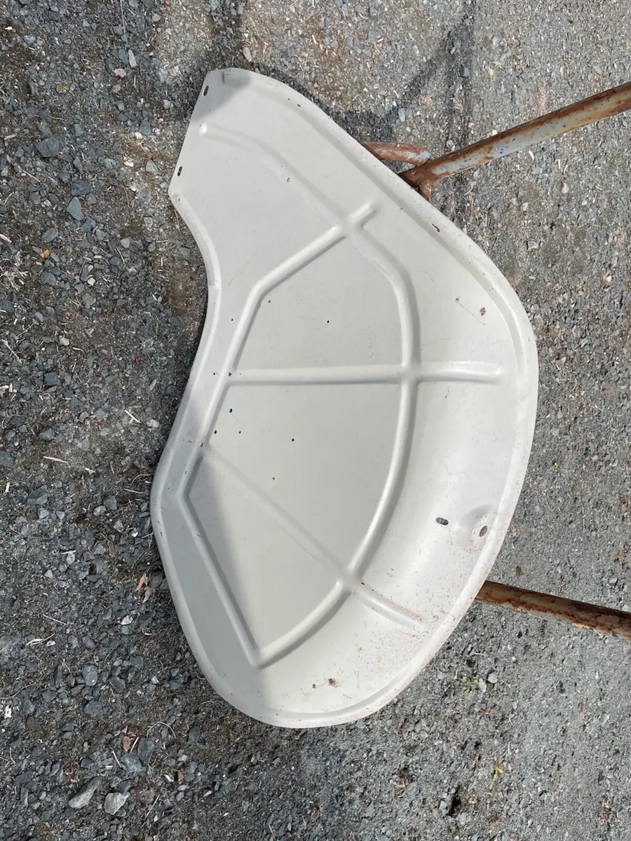 David Brown Implematic Mudguards - Image 3