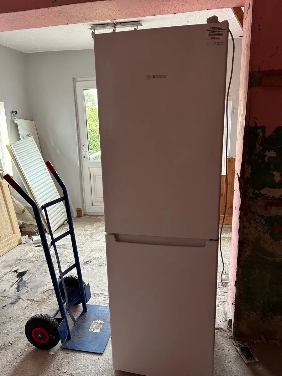 Bosch fridge freezer - Image 1