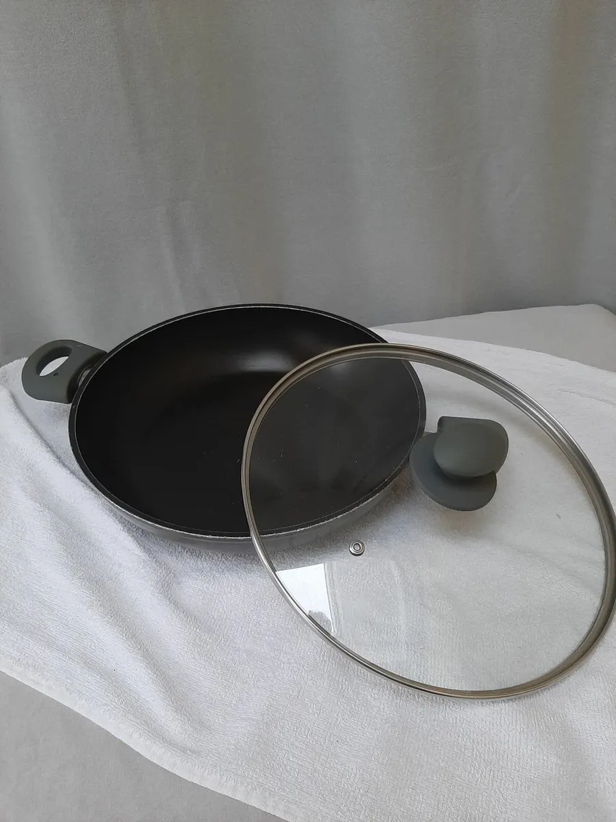 Cooking Pot For Sale. - Image 1