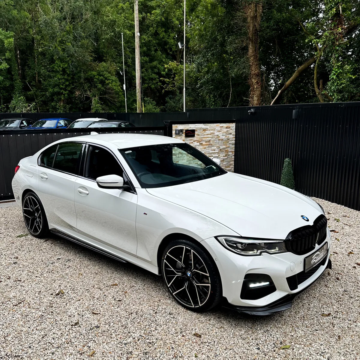 2021 (211)  BMW 330e M-SPORT 290BHP - Image 3