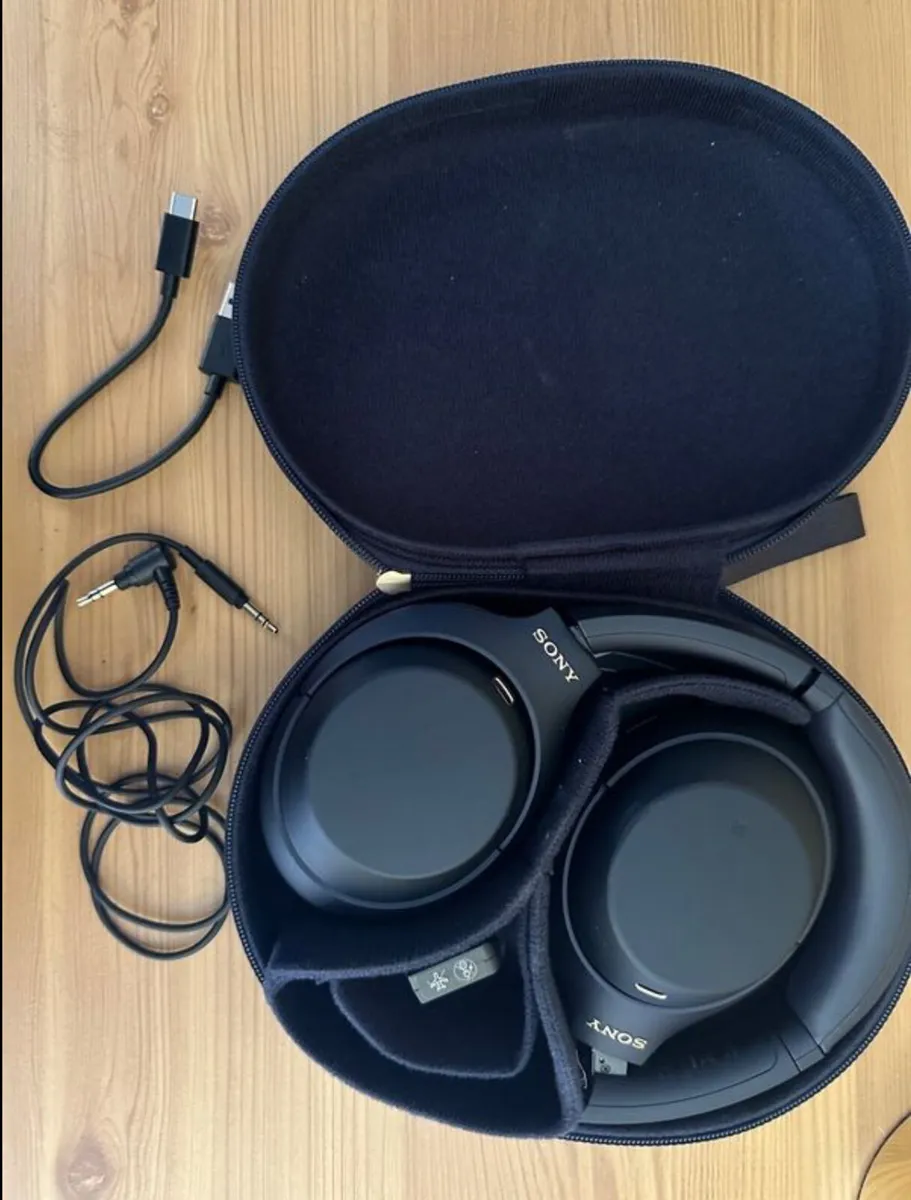 Sony 1000XM4 Noise Cancelling Headphones - Image 2