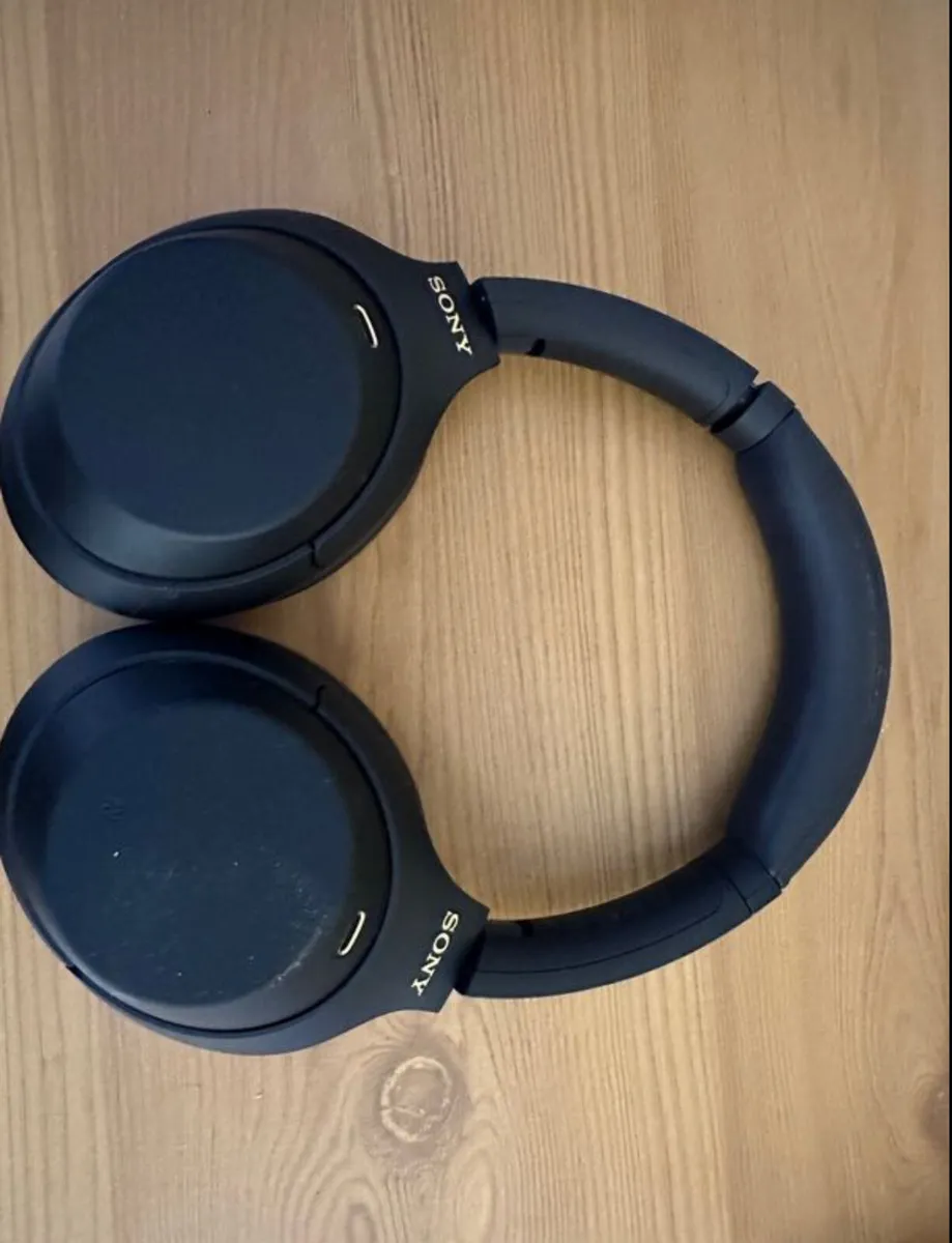 Sony 1000XM4 Noise Cancelling Headphones - Image 4