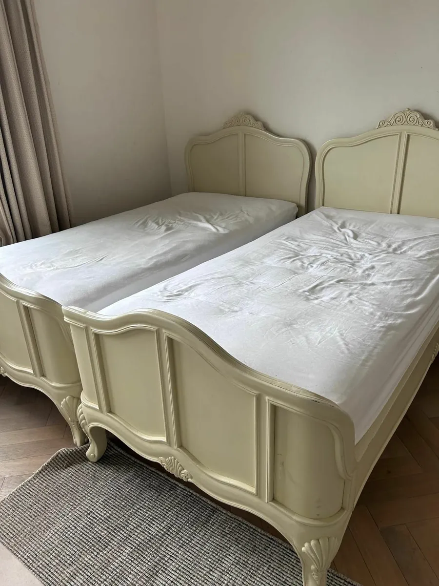 2 Single beds with matching bedside locker - Image 1