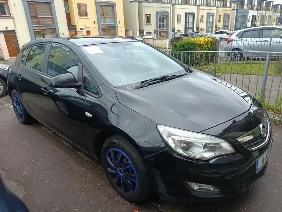 2011 Opel Astra - Image 2