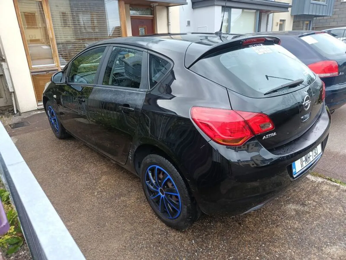 2011 Opel Astra - Image 4