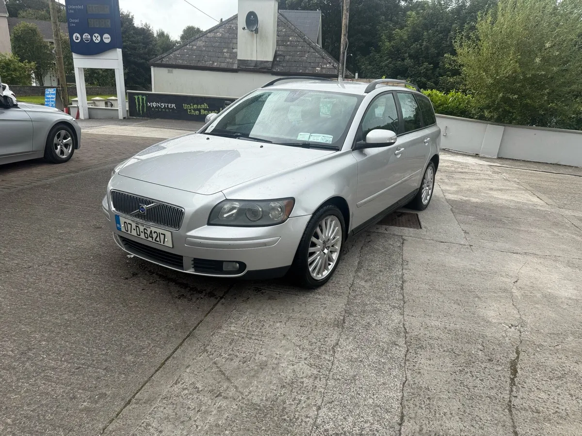 Volvo V50 - Image 2