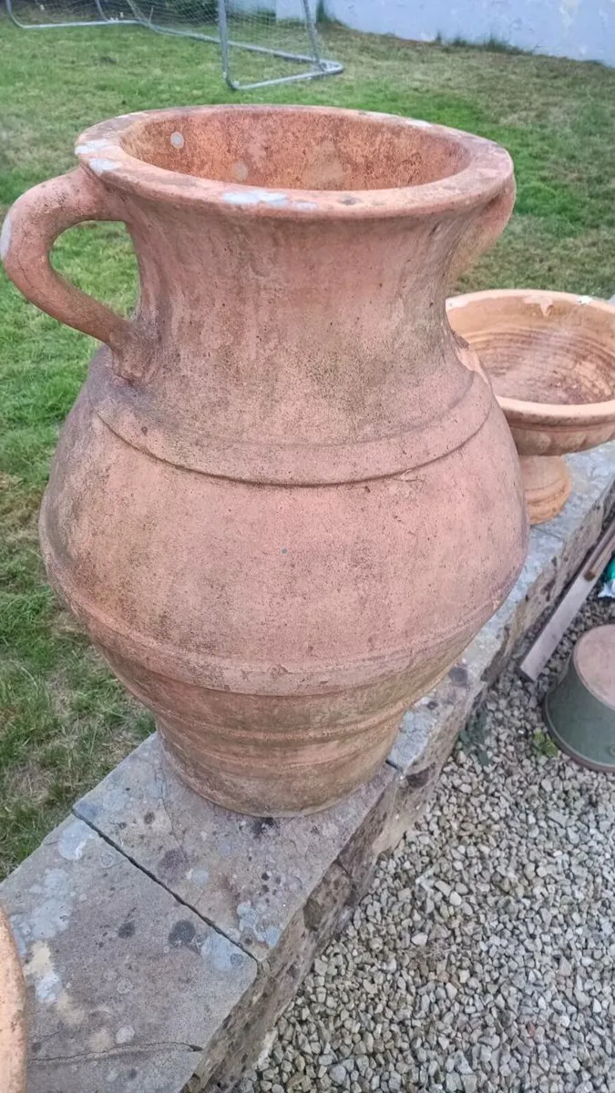 Terracotta pots. - Image 3