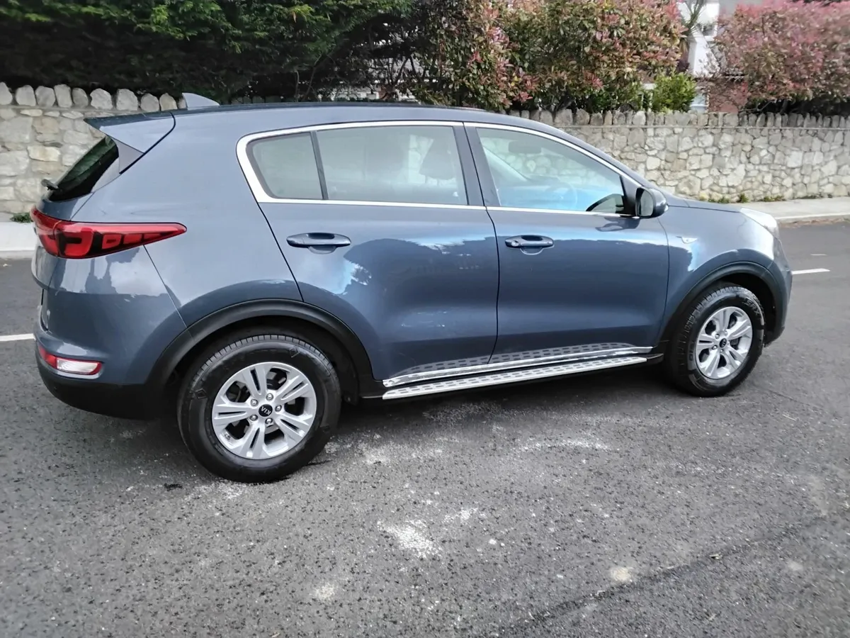 Car - Image 3