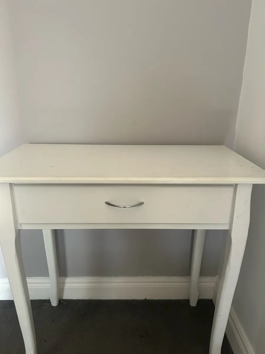 Desk / dressing table