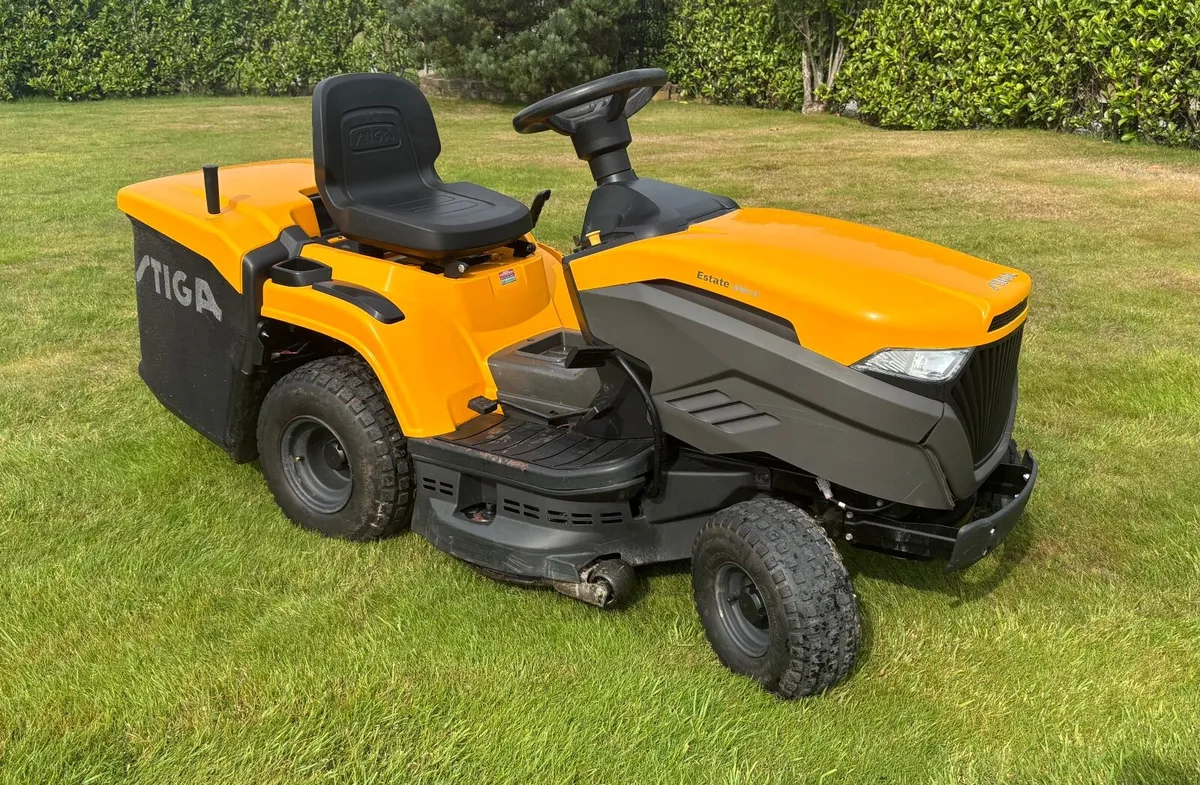 Ride on lawnmower - Image 1