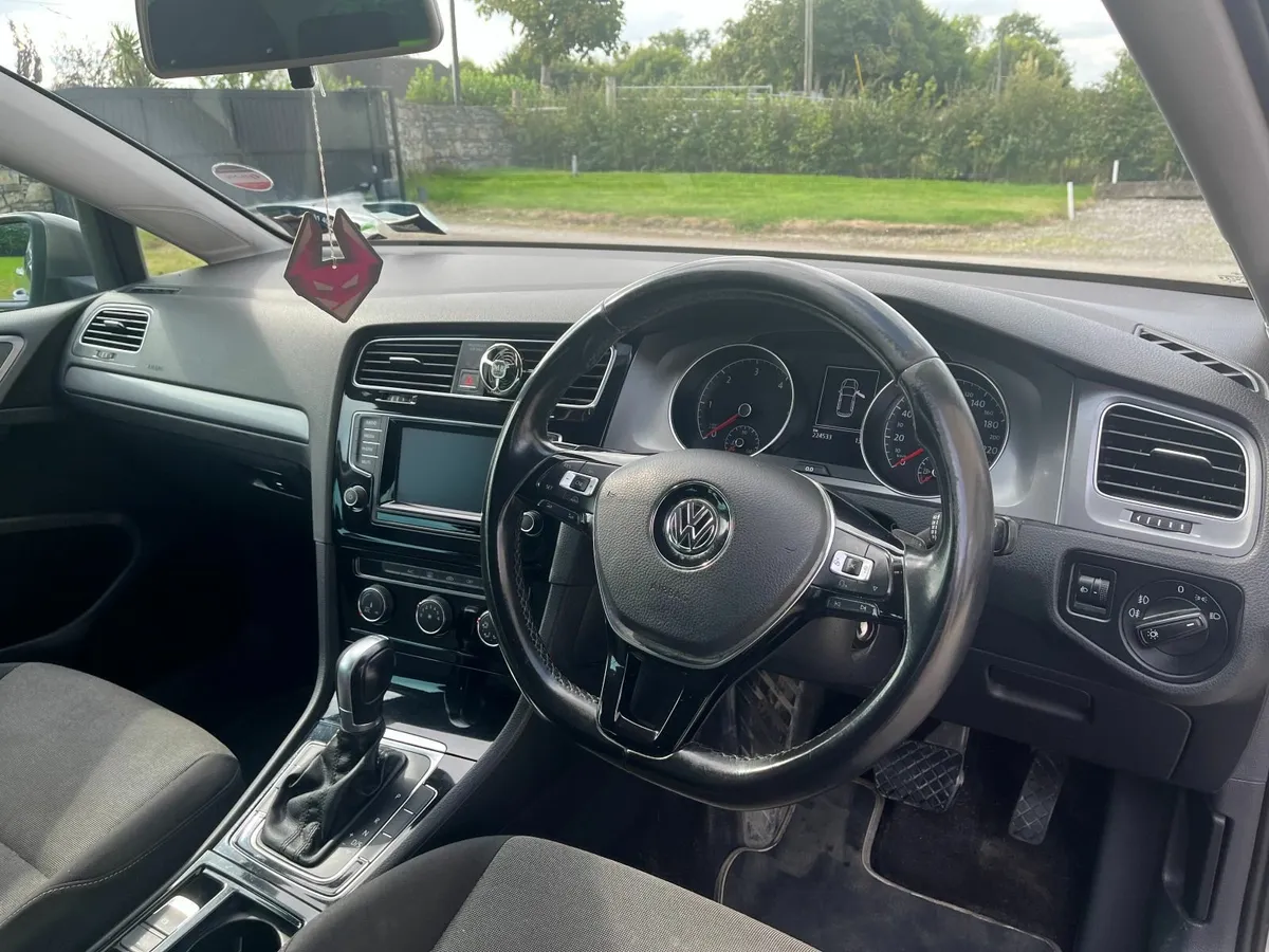 Volkswagen Golf 2015 1.6 TDI Bluemotion AUTOMATIC - Image 2