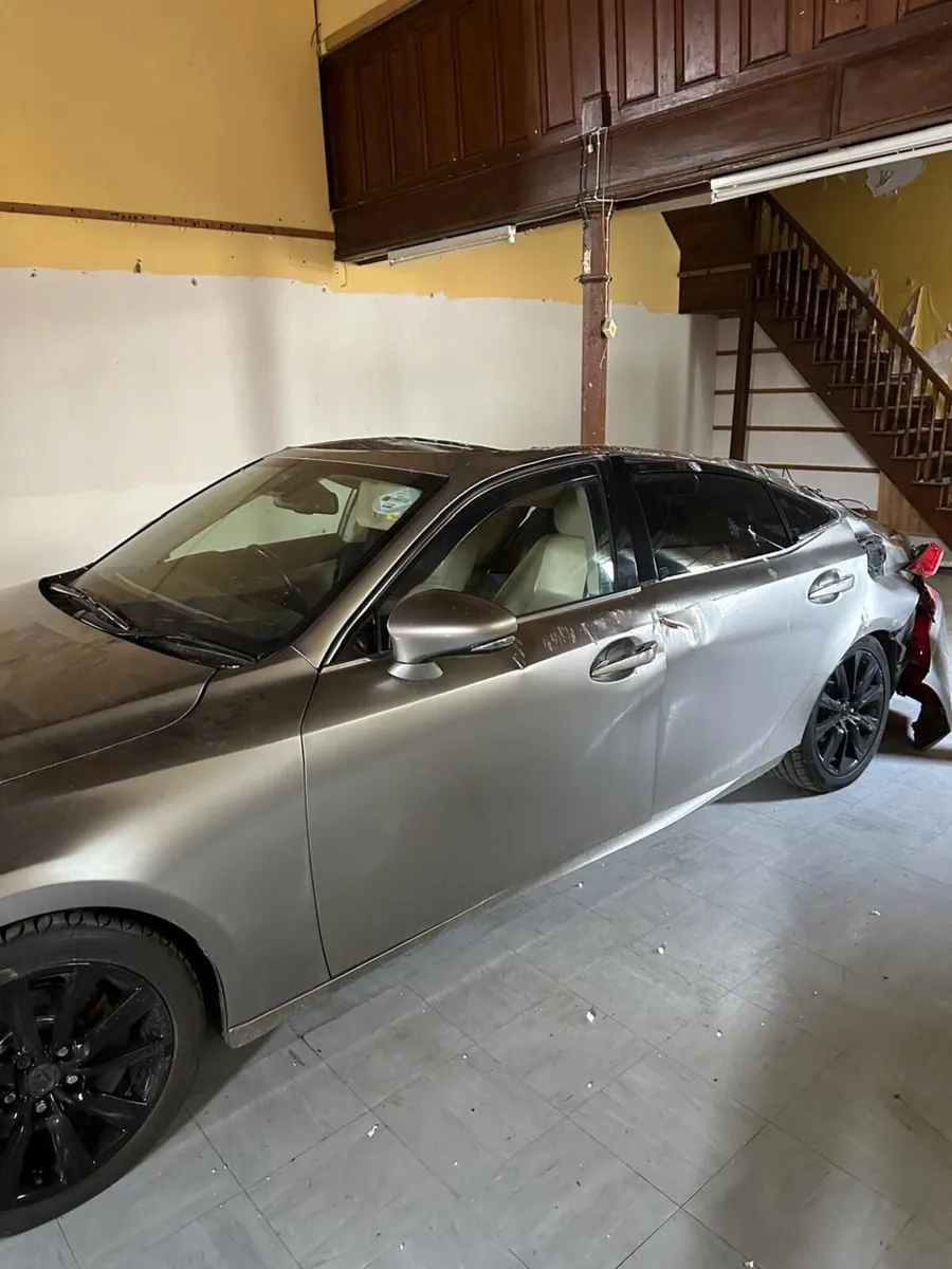 Lexus IS 300h & Breaking for parts - Image 2