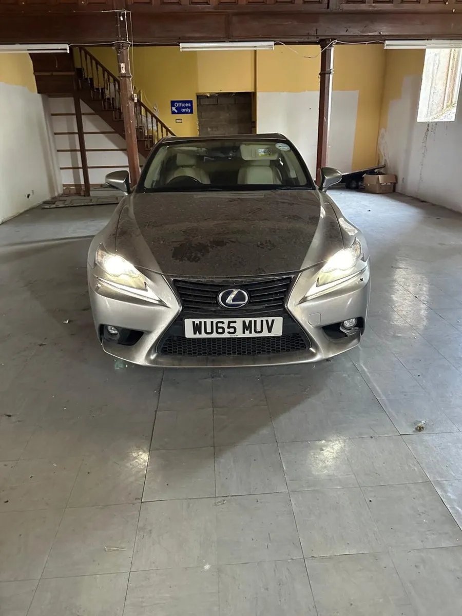 Lexus IS 300h & Breaking for parts - Image 1