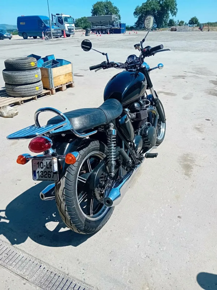 2010 Triumph Bonneville - Image 3