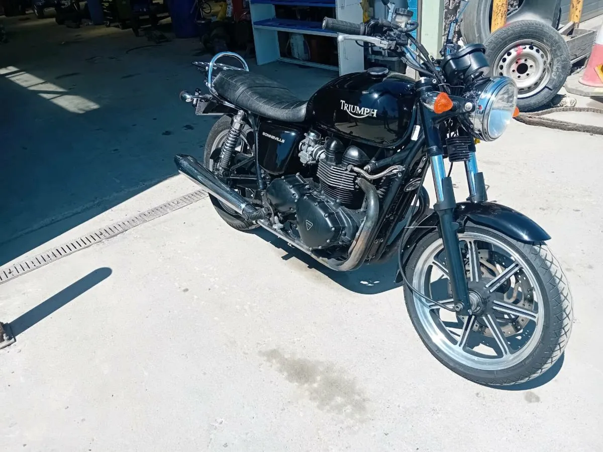 2010 Triumph Bonneville - Image 1