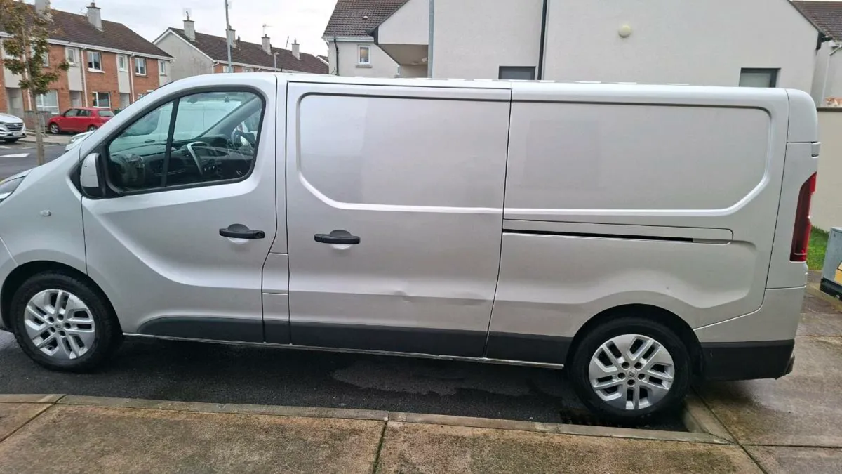 2020 renault trafic sport - Image 2