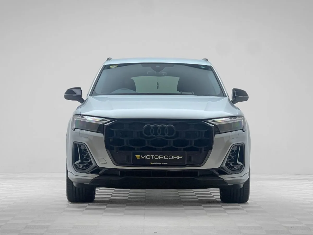 Audi Q7 55 Tfsi E Black Edition Quattro - Image 2
