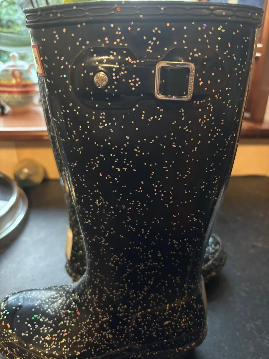 HUNTER Original Glitter Wellington Boots in Black - Image 3