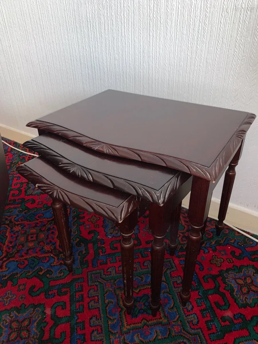 Side tables x 6 - Image 1