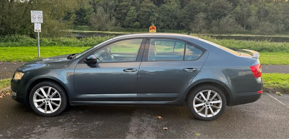 Skoda Octavia 1.6D Automatic (2015) - Image 1