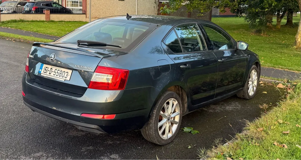 Skoda Octavia 1.6D Automatic (2015) - Image 4