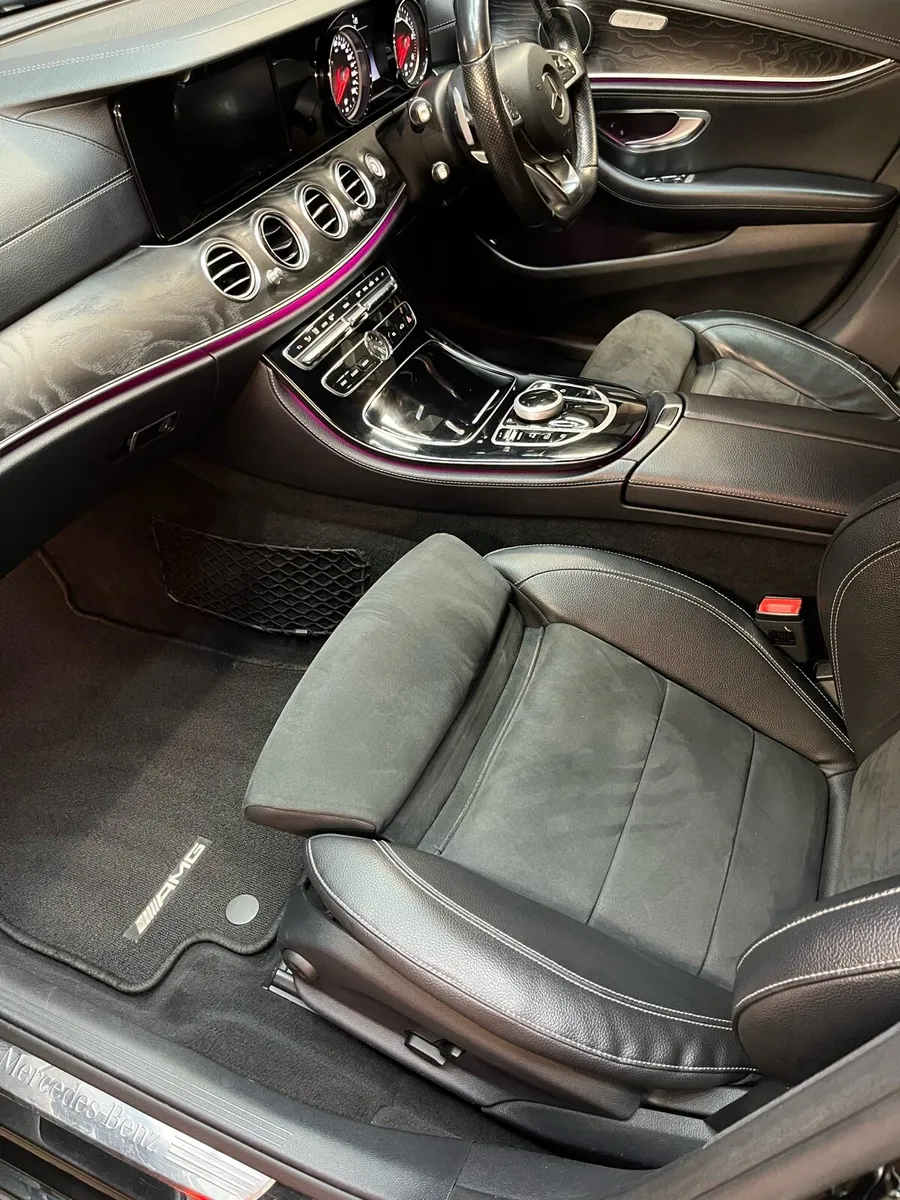 Mercedes Bens 220 E Class AMG Line - 194hp - Image 4