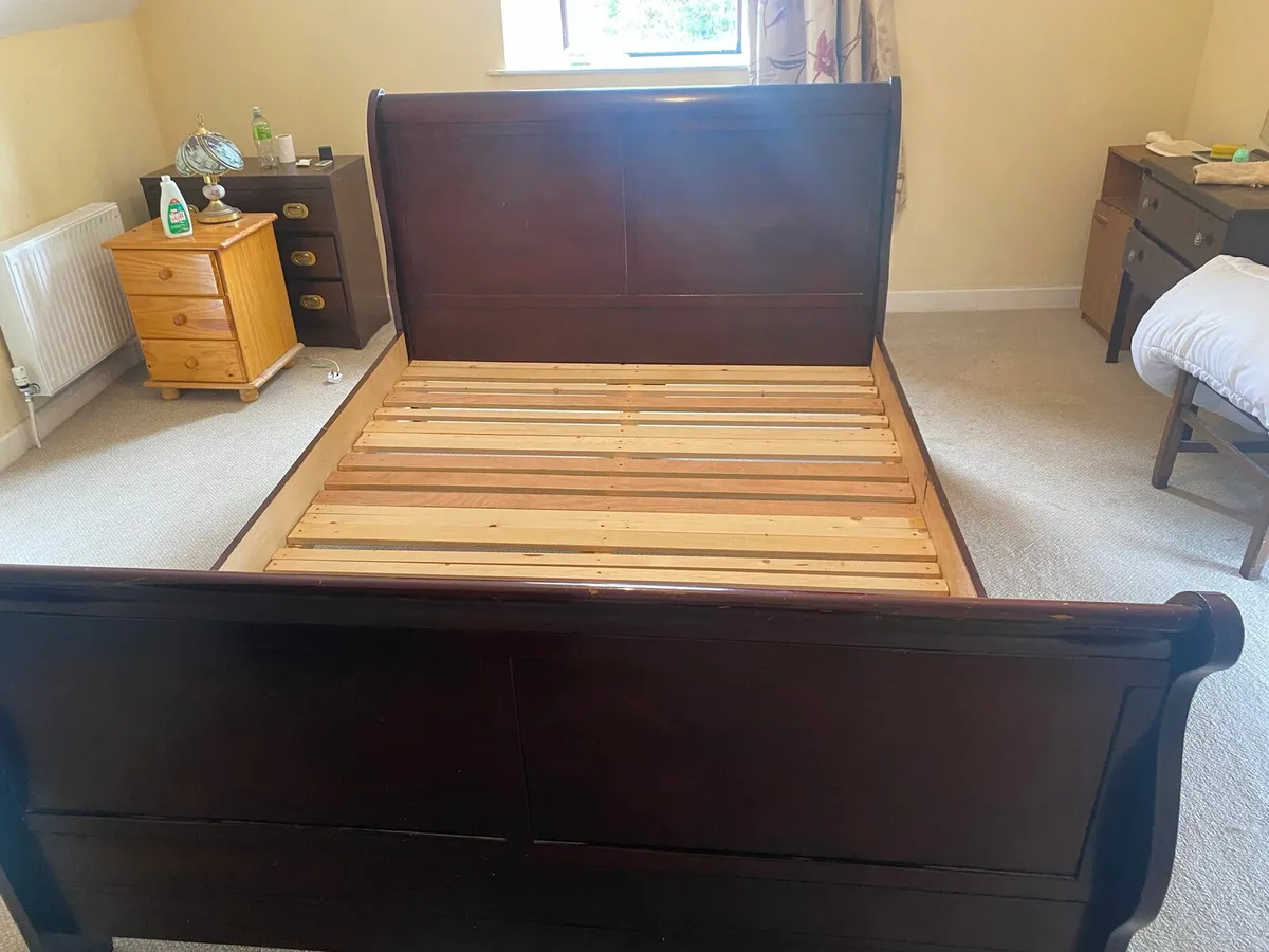Queen size bed - Image 1