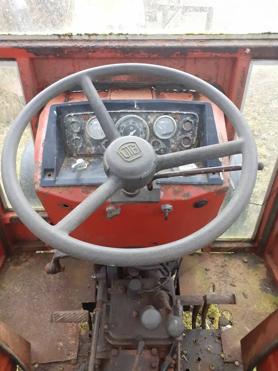 Universal 445 tractor - Image 1