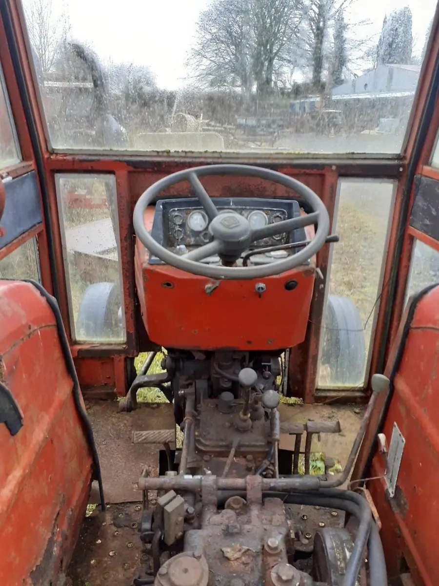 Universal 445 tractor - Image 2