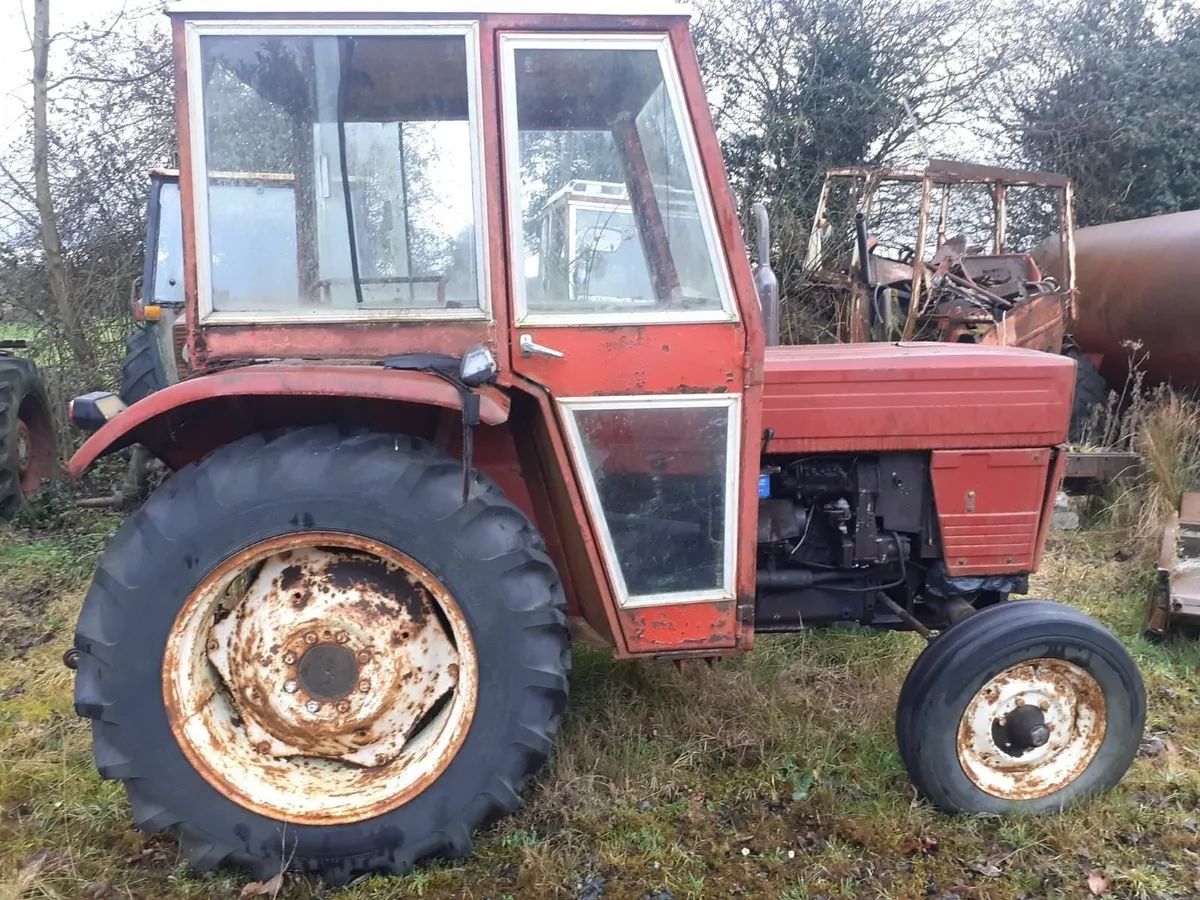 Universal 445 tractor - Image 3