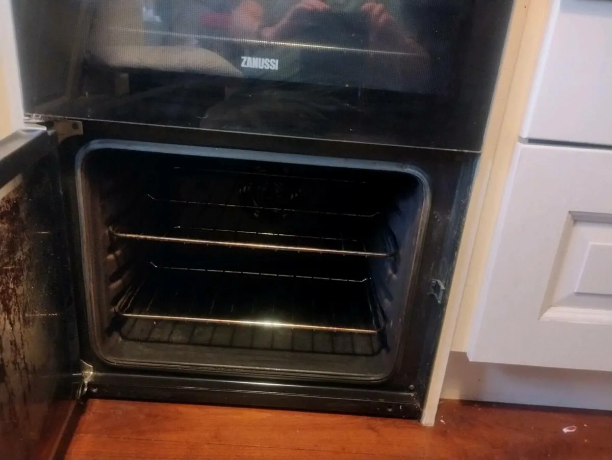 Zanussi fan assisted oven - Image 2