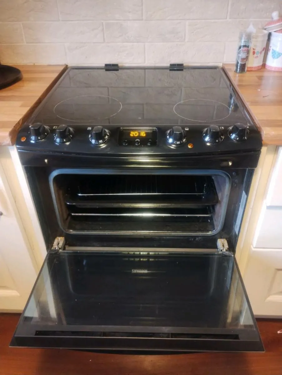 Zanussi fan assisted oven - Image 4