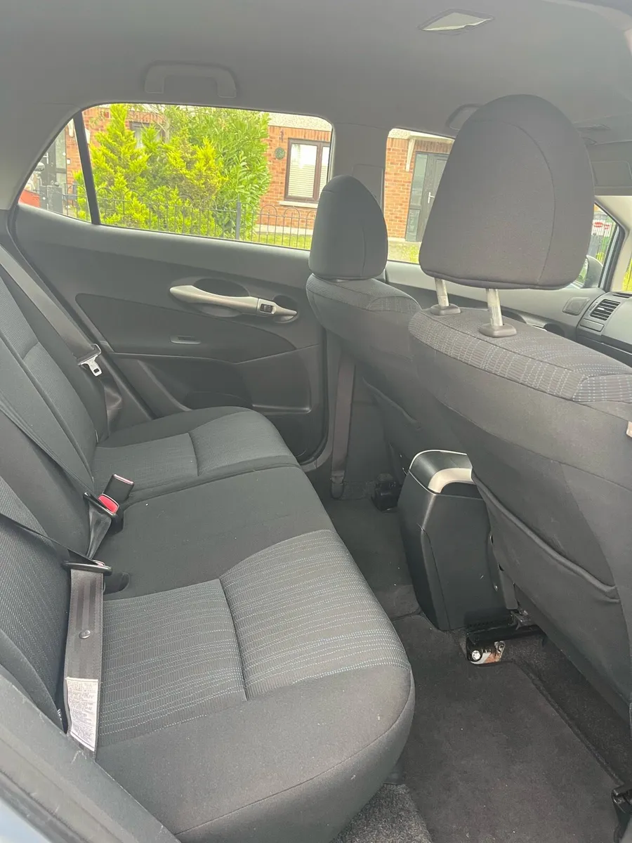 07 Toyota Auris 1.4 diesel - Image 3