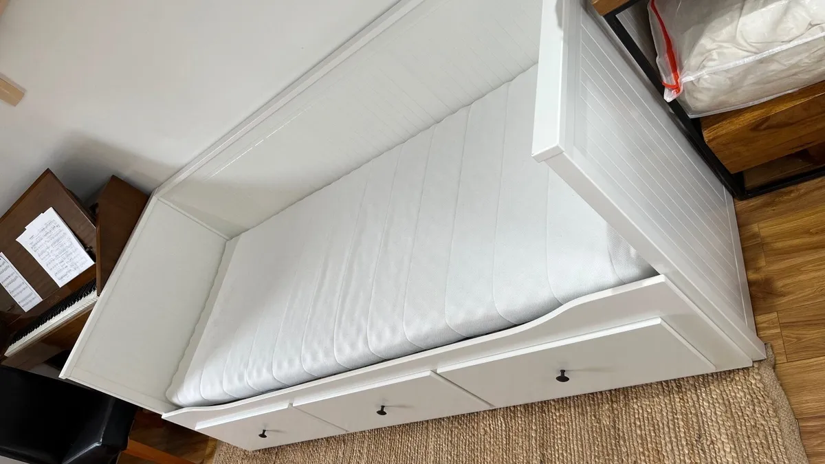 Day bed Ikea Hemnes +2 Asvang mattresses - Image 2