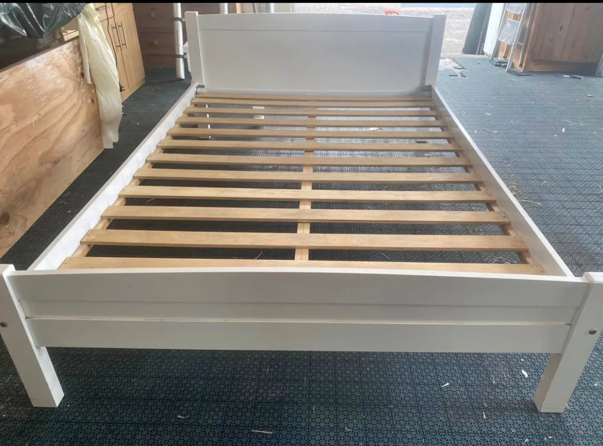 White 4 Ft 6” Wooden Double Bed - Image 1