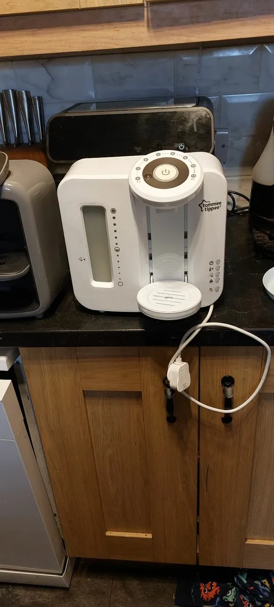 Bottle maker