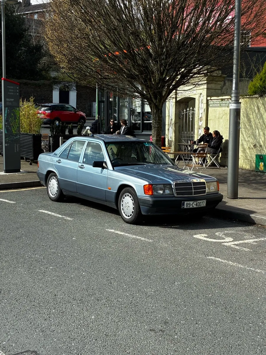 Seeking… Mercedes S124 - Image 1