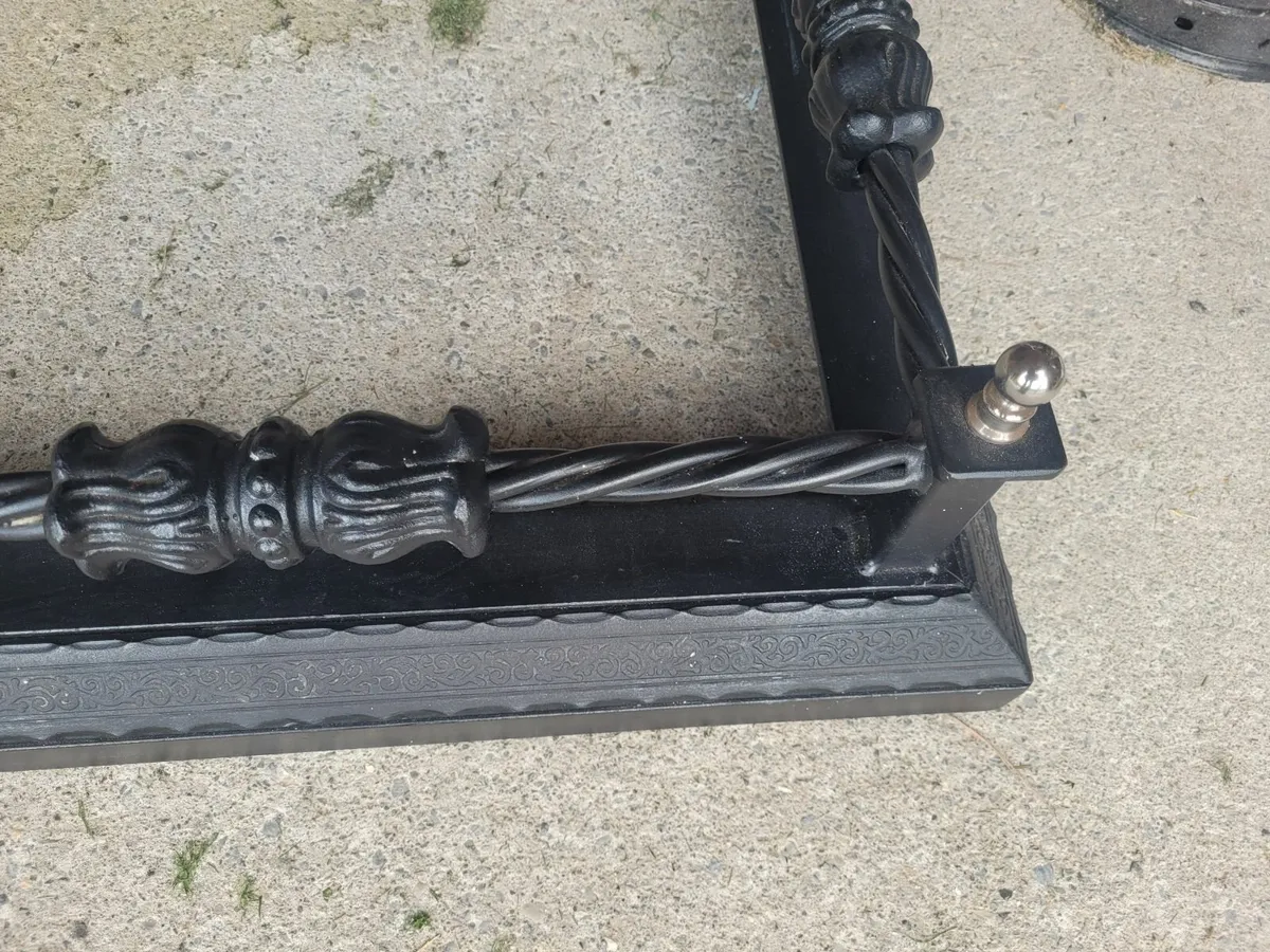 Fireplace fender - Image 1
