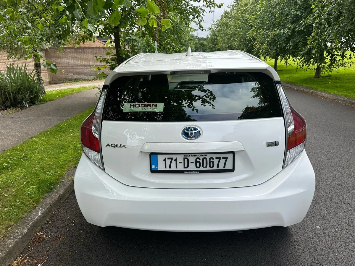 2017 Toyota Aqua 1.5 Hybrid - Image 3