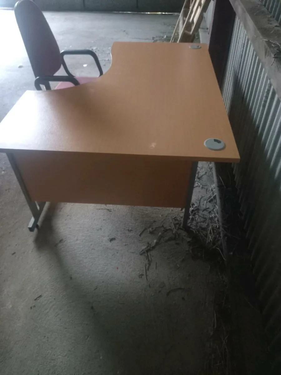 Conputer table - Image 3