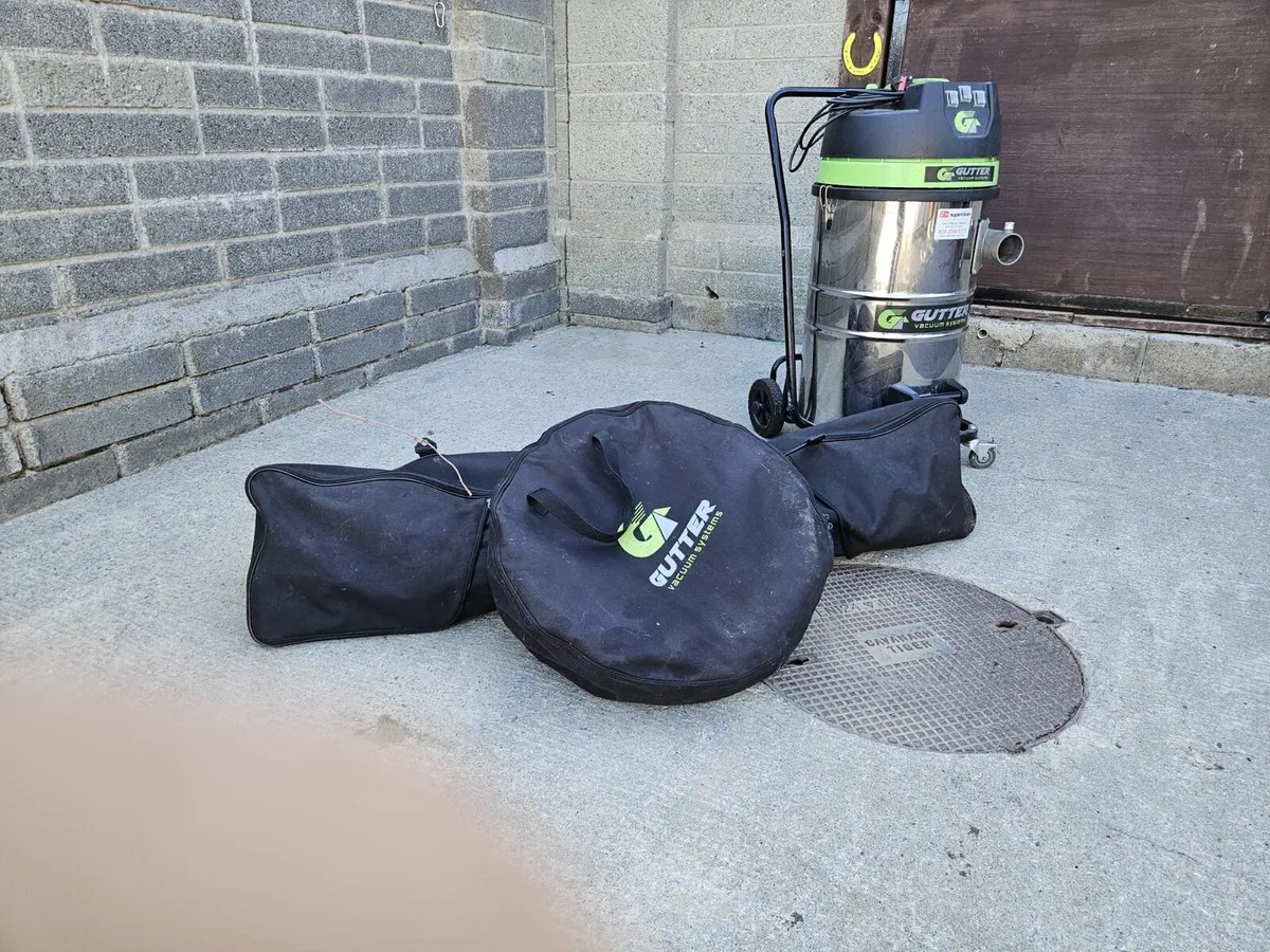 Gutter vacuum system - Image 1