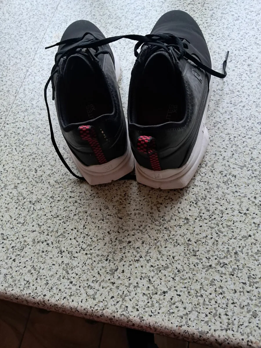 Golf shoes - Image 1