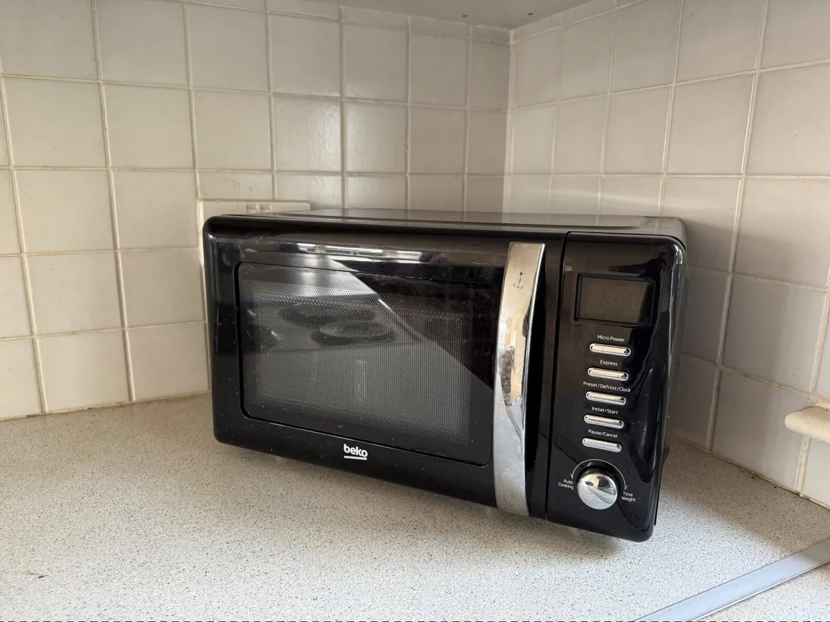 Beko Black Microwave – Excellent Working Condition