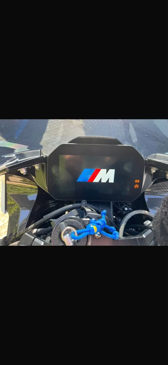 BMW M1000RR - Image 4