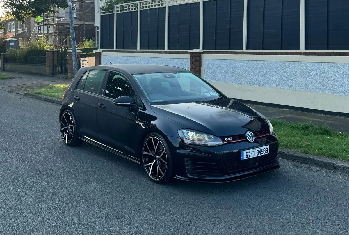 2016 Volkswagen Golf GTi - Image 2