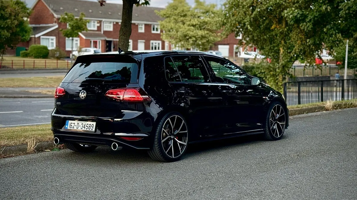 2016 Volkswagen Golf GTi - Image 3
