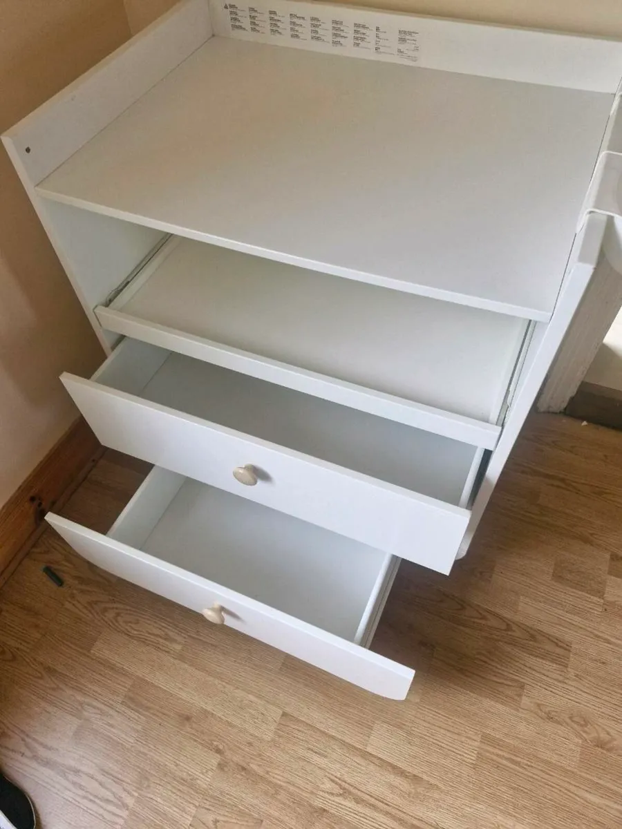 Changing table - Image 2
